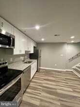 Building Photo - 620 20th St NE