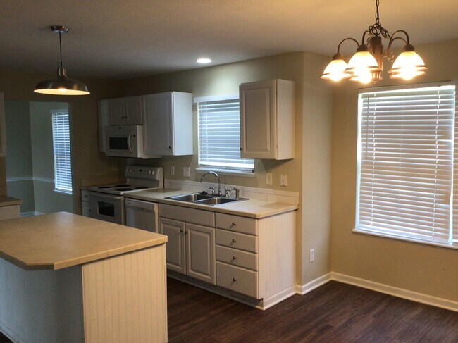Building Photo - 428 Rocky Springs Dr