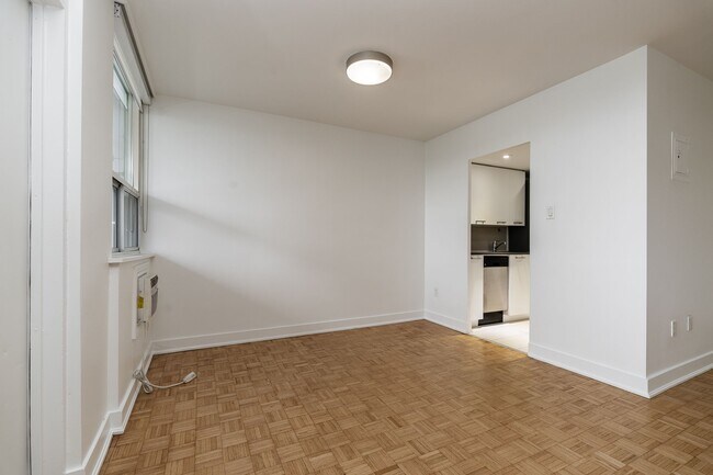 Photo du bâtiment - 551 Eglinton Ave E