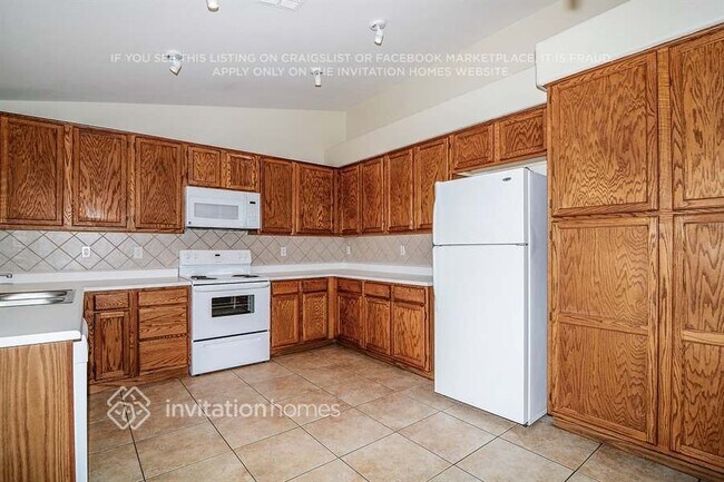 Foto del edificio - 6615 N 77th Dr