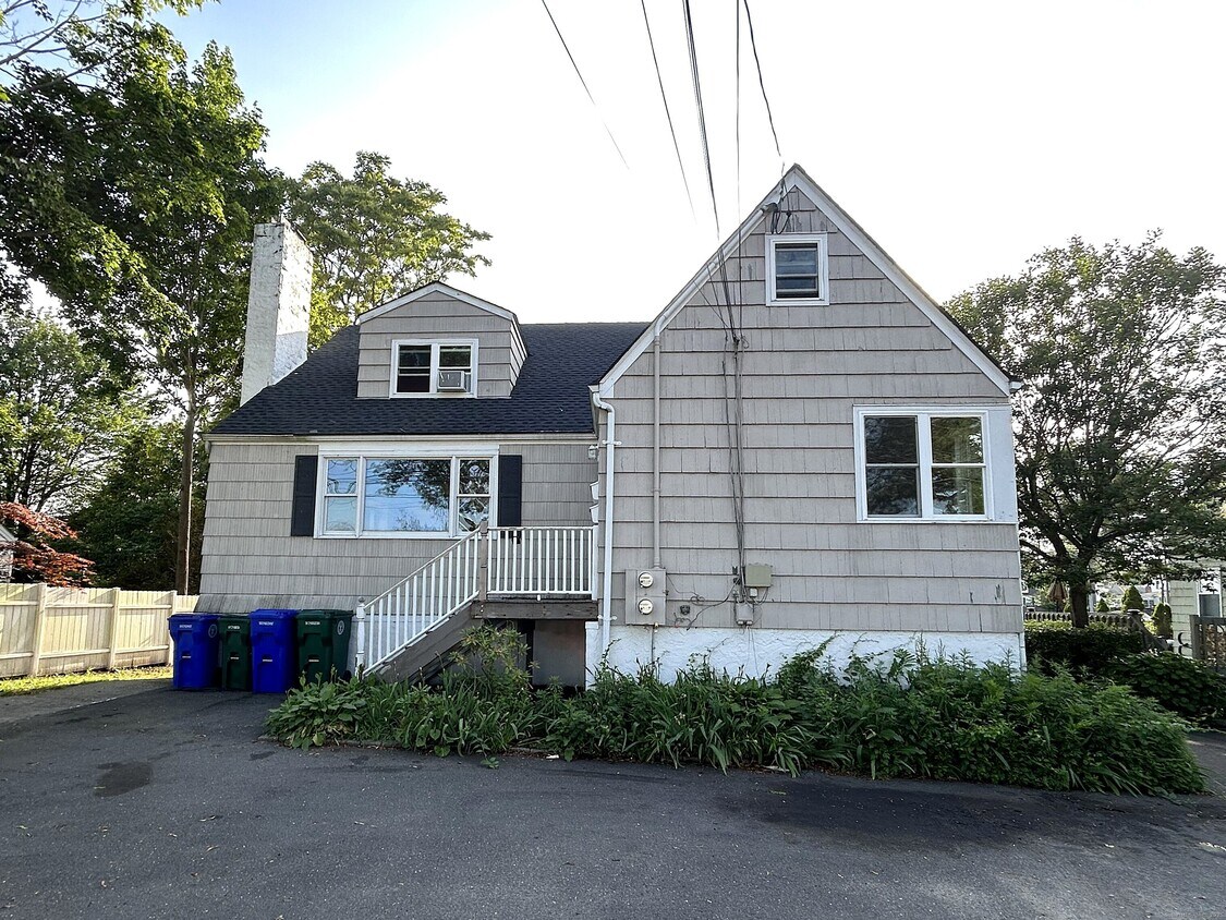 Primary Photo - 1345 Main St