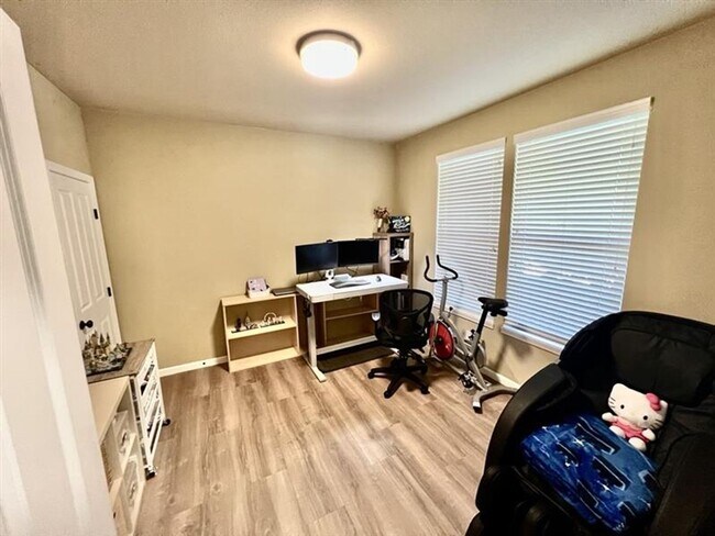 Building Photo - Spacious 5bed/2.5bath W/Bonus Room