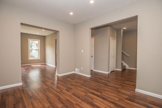Building Photo - 242 Englewood St