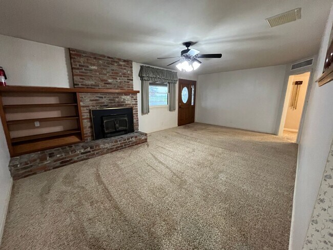 Building Photo - Private Showings Only! Charming Country Home Now Available!