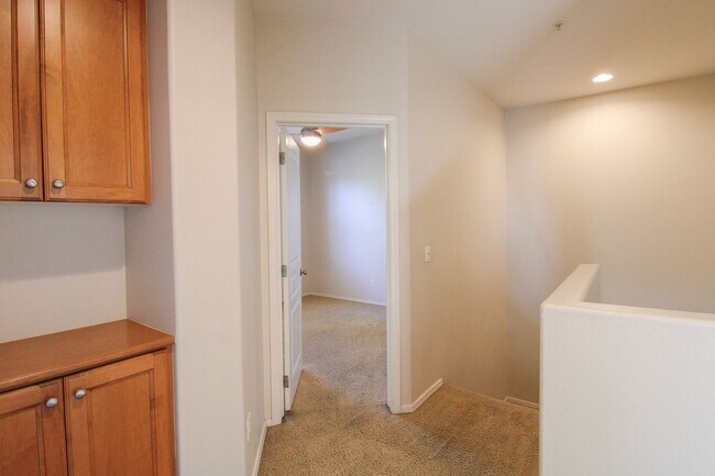 Foto del edificio - 4 bedroom 2.5 bathroom condo in Broad Street Village Complex