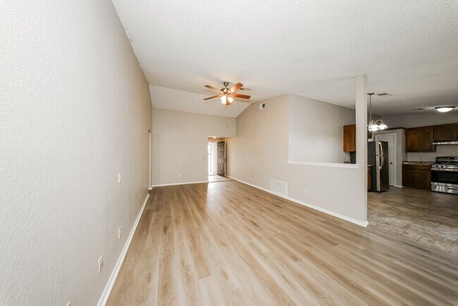 Foto del edificio - 11612 Wallace Ave