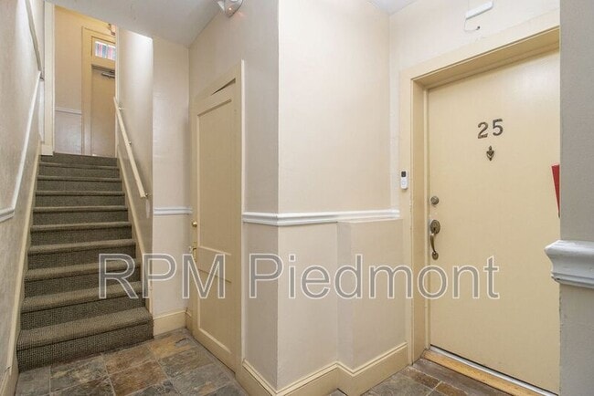Building Photo - 741 Frederica St NE