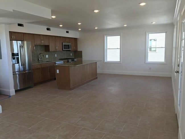 Foto del edificio - 373 Crescent Ave