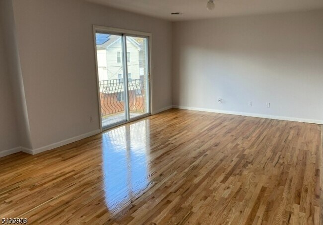 Building Photo - 138 Schuyler Ave
