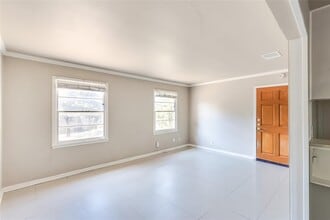Building Photo - 501 Krebs Ln