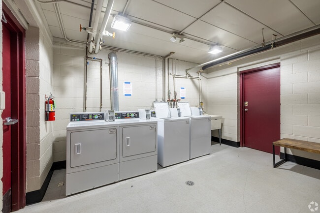 Building Photo - 307 Thompson - Furnished Studios