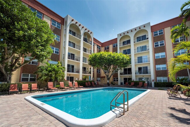 Foto del edificio - 400 N Riverside Dr