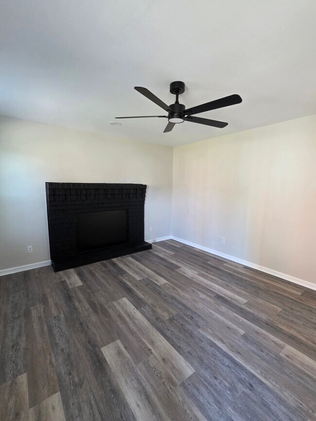Foto del edificio - 6809 Valleybrook Dr