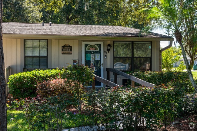 Leasing Office - Mosswood