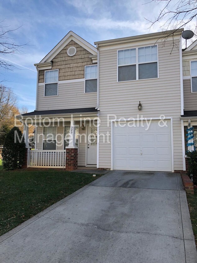 Foto principal - 325 Doughton Ln