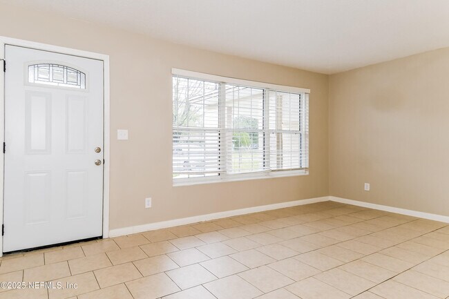 Foto del edificio - 1146 Busac Ave