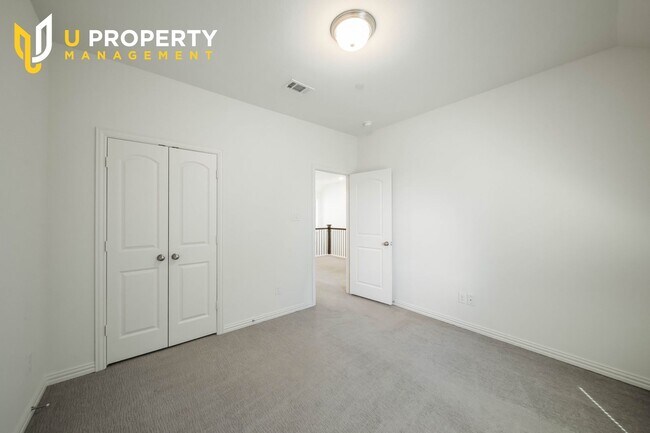 Building Photo - 3 Bed Sweet home ready for family.