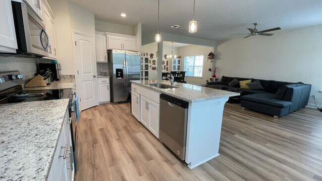 Foto del edificio - Beautiful 3 Bedroom, 3 Bathroom Home for Rent