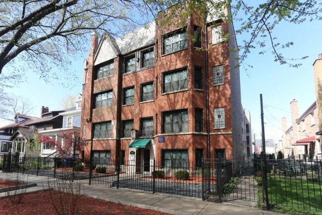 Building Photo - 4644 N Paulina St