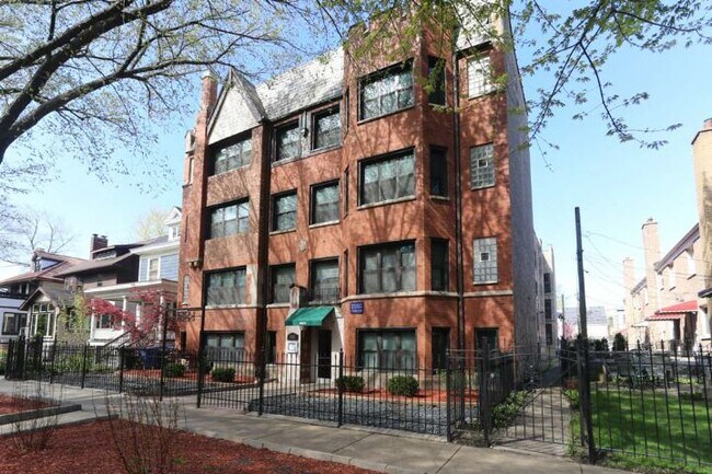 Building Photo - 4644 N Paulina St