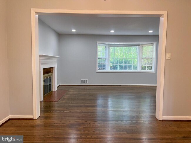 Foto del edificio - 405 Wolftrap Rd SE
