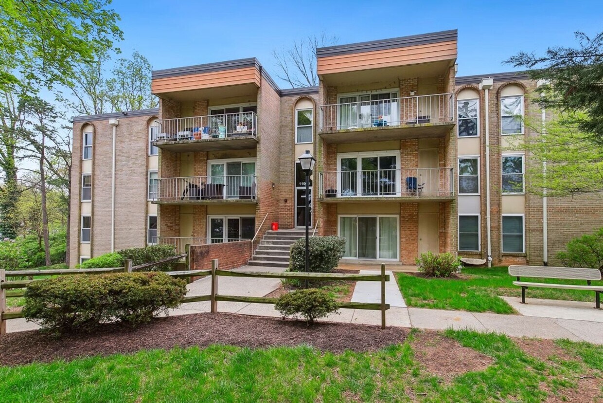 Foto principal - Charming 2BR Condo in Rockville *Utilities...