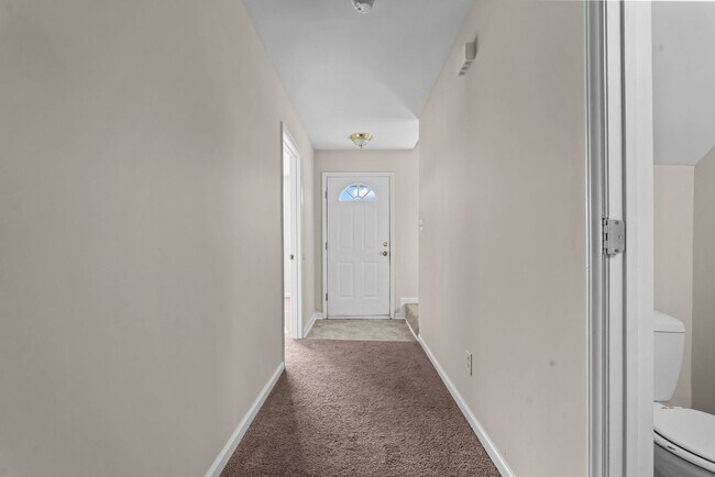 Foto del edificio - Charming 3-Bed 3.5-Bath Near Campbell University