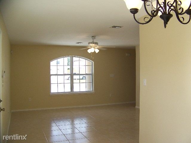 Building Photo - 504 Stone Dr