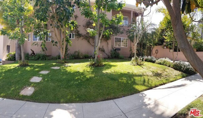 Foto del edificio - 1745 Midvale Ave