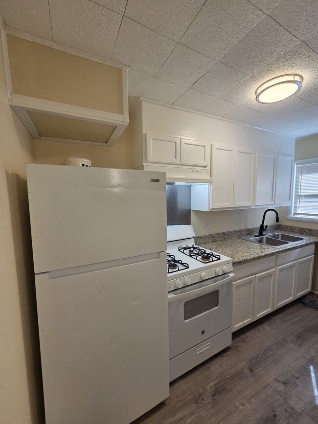 Foto del edificio - 401 W Dewey Ave