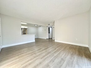 Building Photo - 251 Palm Cir W