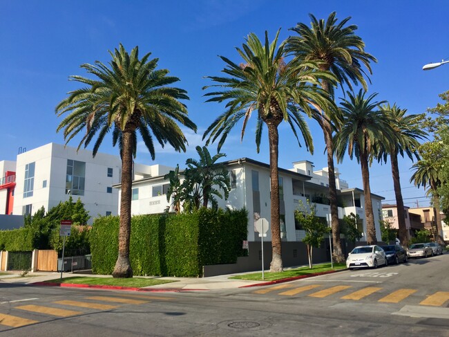 Foto del edificio - 8421 Clinton St