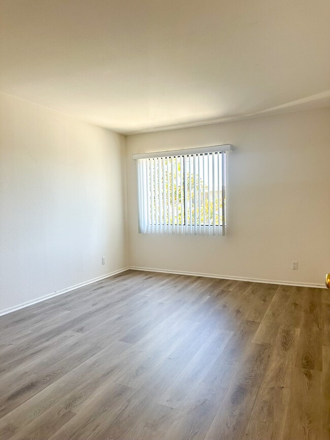 Foto del edificio - Woodman Oaks Apartments