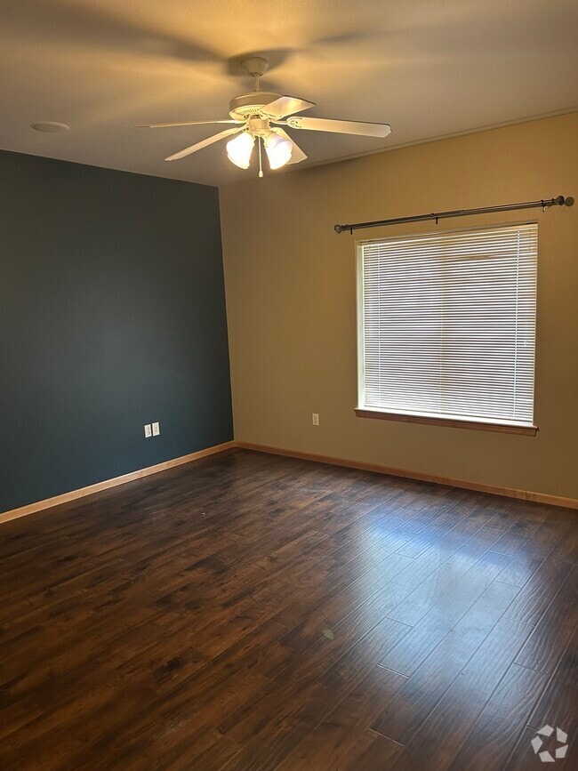 Building Photo - 285 Sadler Ln