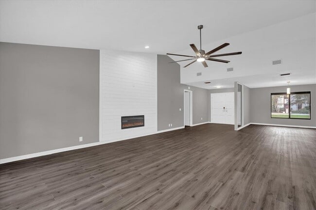 Building Photo - 3966 Lake Mira Dr
