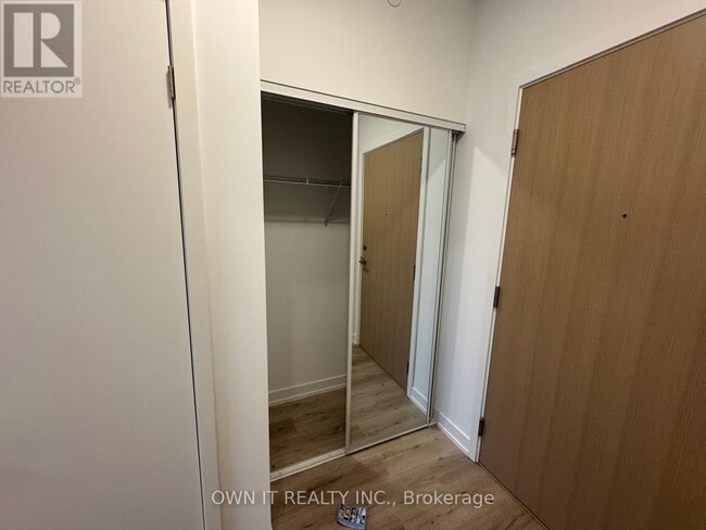 Building Photo - 395 Square One Dr