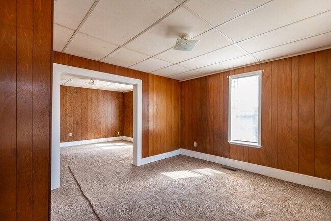 Building Photo - 1307 S Lewis St