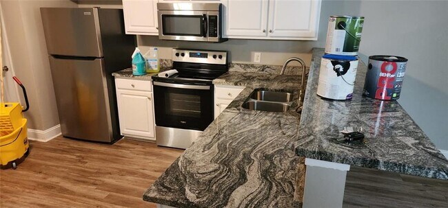 Foto del edificio - 525 Rustwood Dr