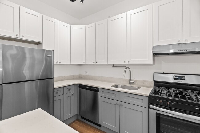 Foto del edificio - 2030 N Oakley Ave