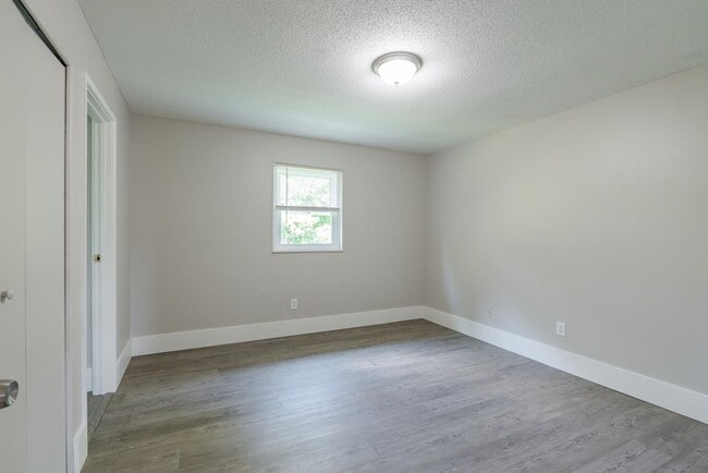 Building Photo - 209 N Woodland Dr