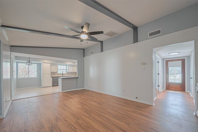 Foto del edificio - 16506 Amcreek Rd