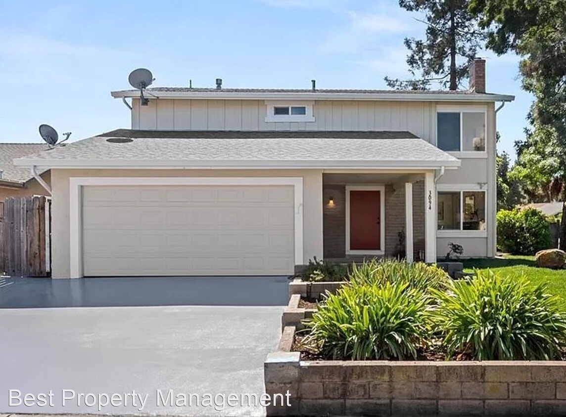 Primary Photo - 4 br, 2.5 bath House - 3094 Dickens Court