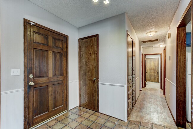 Foto del edificio - 3209 Del Rey Dr