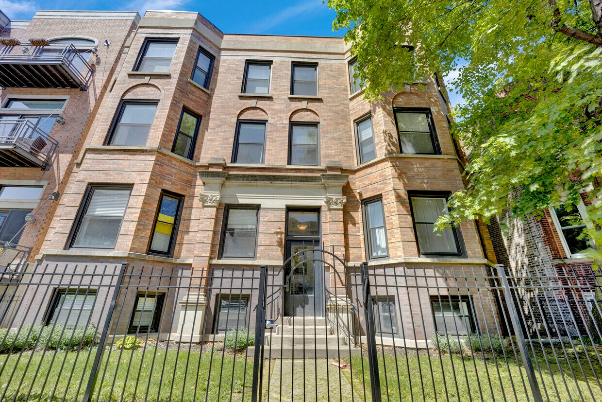 Primary Photo - 3738 N Wilton Ave