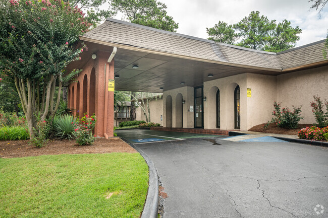 Leasing Office - Embarcadero Club Apartments