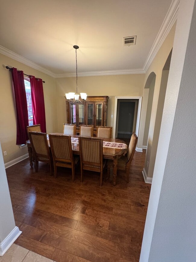 Building Photo - Large and in Charge!! Gated community close to Barksdale Air Force Base.