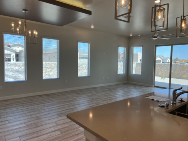 Building Photo - 3960 San Marino Rd