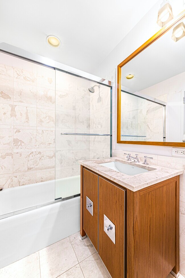 Foto del edificio - SPACIOUS, BRIGHT AND QUIET!