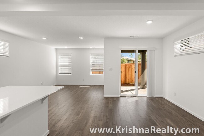 Foto del edificio - Beautiful Brand new single family home for...