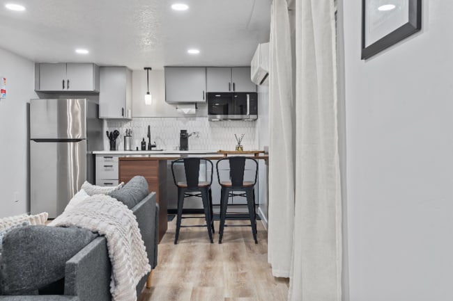 Building Photo - 610 W 5735 S